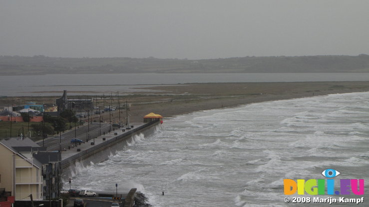 SX00362 Waves at Tramore promenade